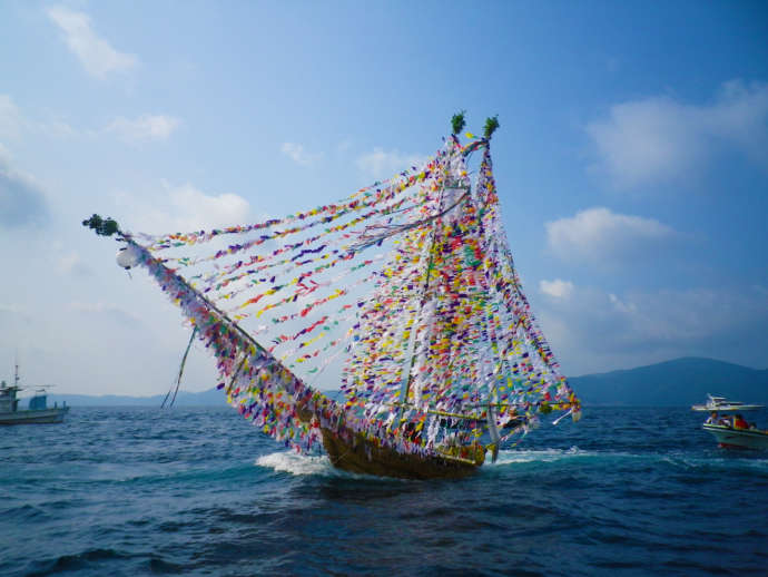 精霊船流しの様子