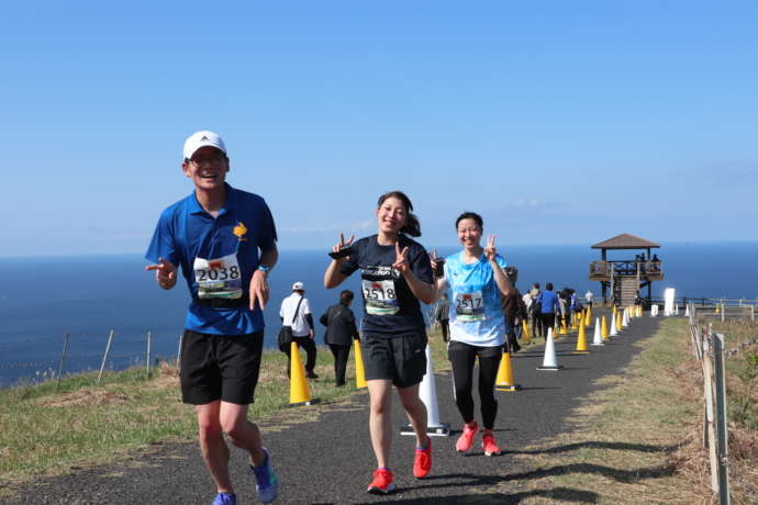 西ノ島ハーフマラソンを走る人たち