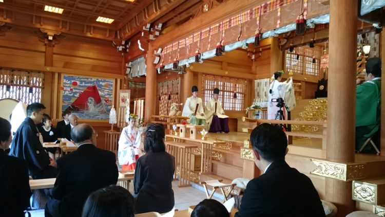 丹生川上神社上社の神前結婚式では実際にどのようなことを行うのでしょうか