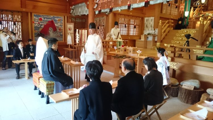 丹生川上神社上社の神前結婚式の挙式予約は何ヶ月前頃から可能でしょうか