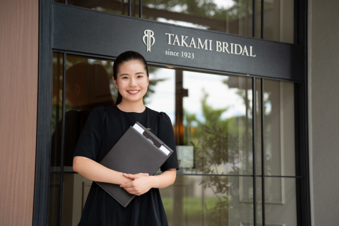 京都ノーザンチャーチ北山教会の山本さんとTAKAMI BRIDALのロゴ