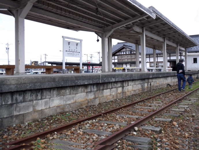 道の駅すずなりのプラットホームと線路跡