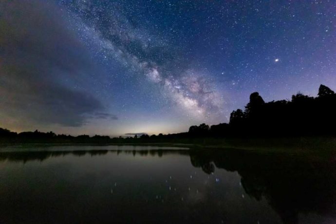 スタカ湖キャンプ場の天の川が綺麗な星空