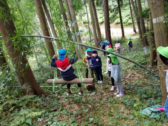 大台町内の保育園で実施されている野外保育の様子