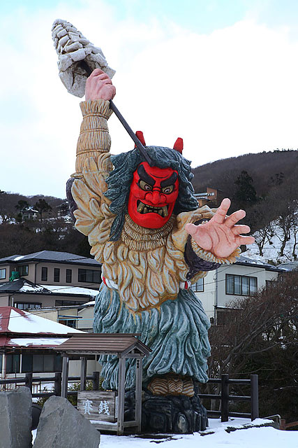 門前地区のなまはげ立像