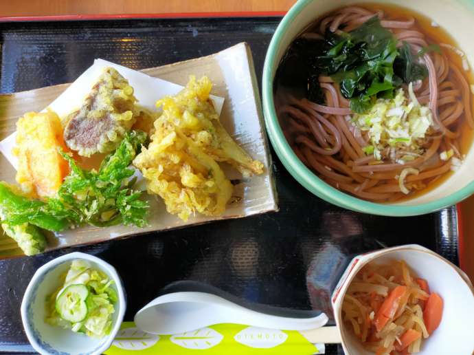 お母さん食堂あいあいのたかきびうどん