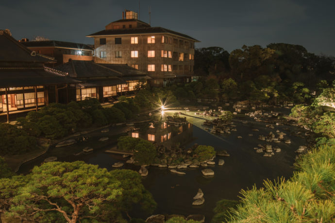 「柳川藩主立花邸 御花」の夜の松濤園