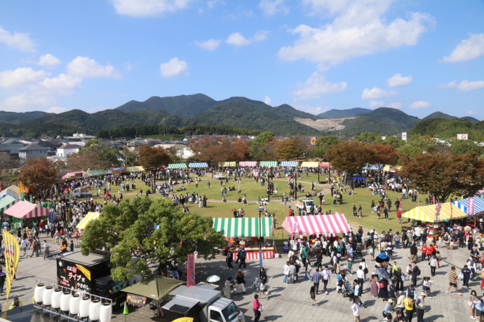 福岡県岡垣町で開催される「まつり岡垣」の様子