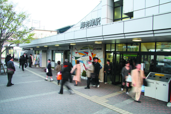 福岡県岡垣町にあるJR九州「海老津駅」の外観写真