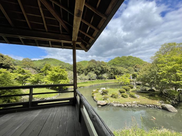 近水園の吟風閣から見た景色