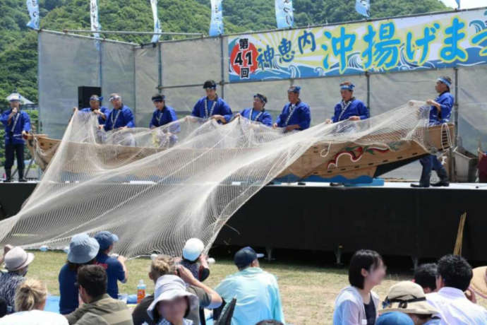 北海道神恵内村の恒例行事である沖揚げまつり