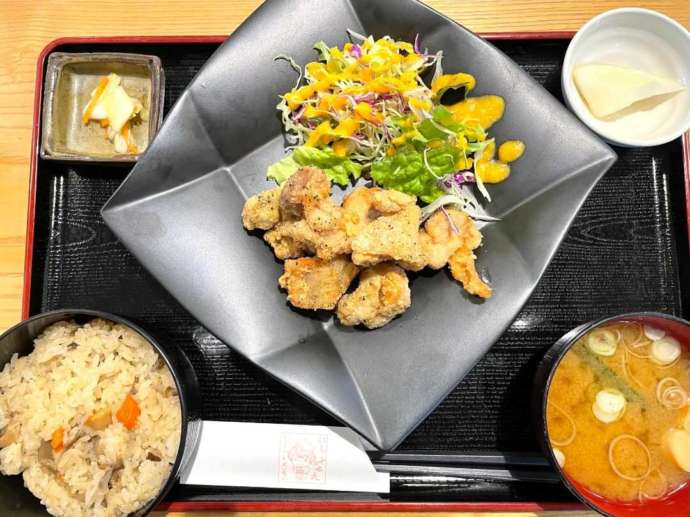 おこから定食（大山おこわと大山どりのから揚げ定食）