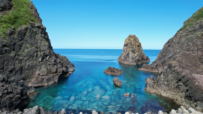 奥尻島で眺められる奥尻ブルーの海