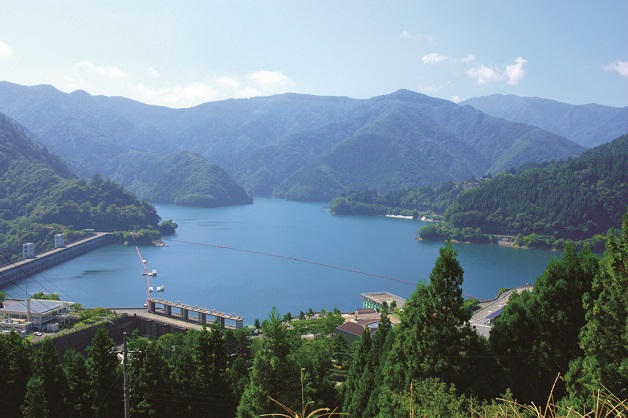 奥多摩湖の全景