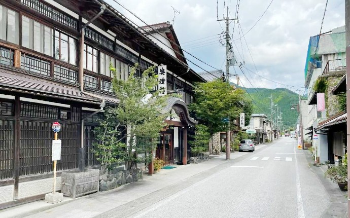 奥津温泉の温泉街の風景