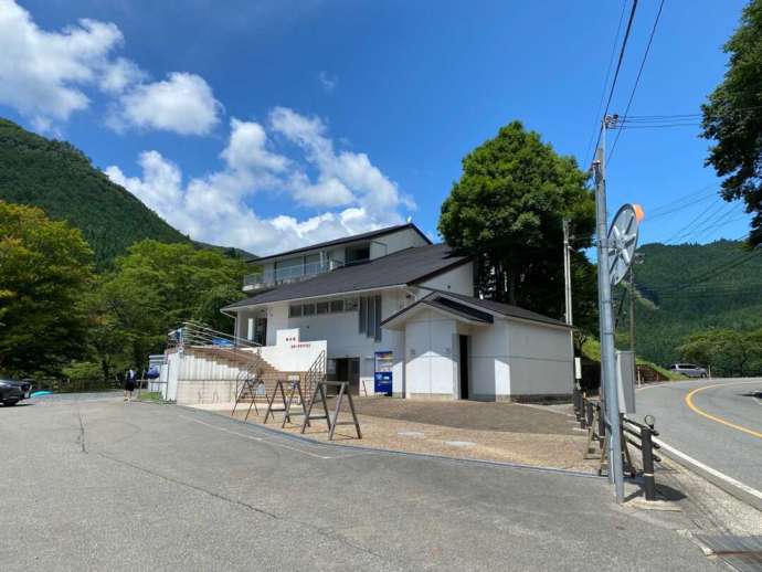 兵庫県宍粟市にある「音水湖カヌークラブ」のクラブハウス