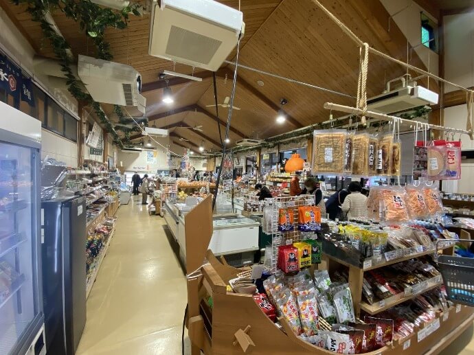 「道の駅たのうら」の店内