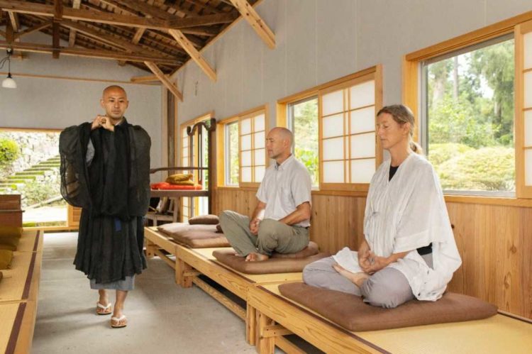 大泰寺で行われる座禅体験