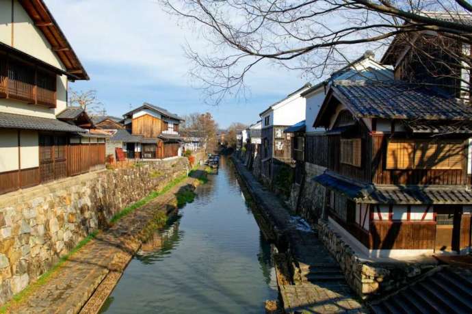 八幡堀めぐりの周囲の街並みの様子