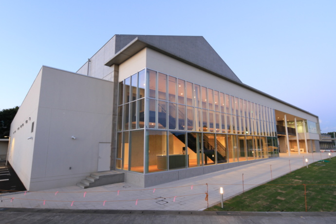 邑楽町立図書館の外観