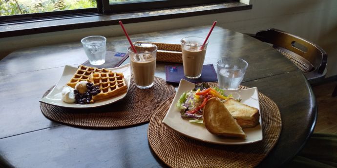 茶ノ木カフェの食事風景