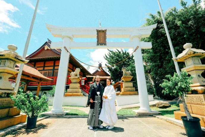 ハワイの金刀比羅神社にて和装に身を包んで撮影された写真