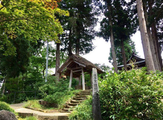 猿羽根山地蔵堂の子宝祈願