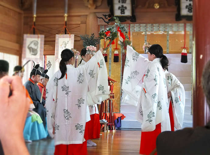 「寒河江八幡宮」の巫女舞