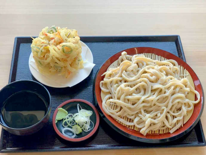 埼玉県比企郡小川町にある「道の駅おがわまち」のかき揚げうどん