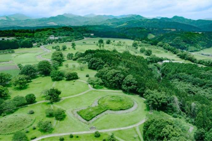 西都原古墳群を上空から見た光景