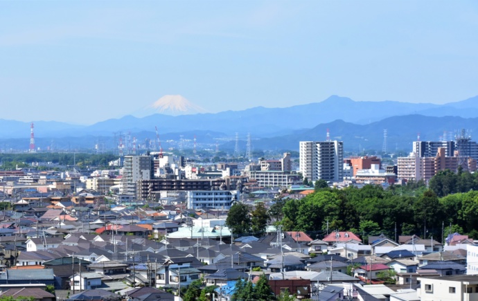 埼玉県坂戸市の市街地の風景