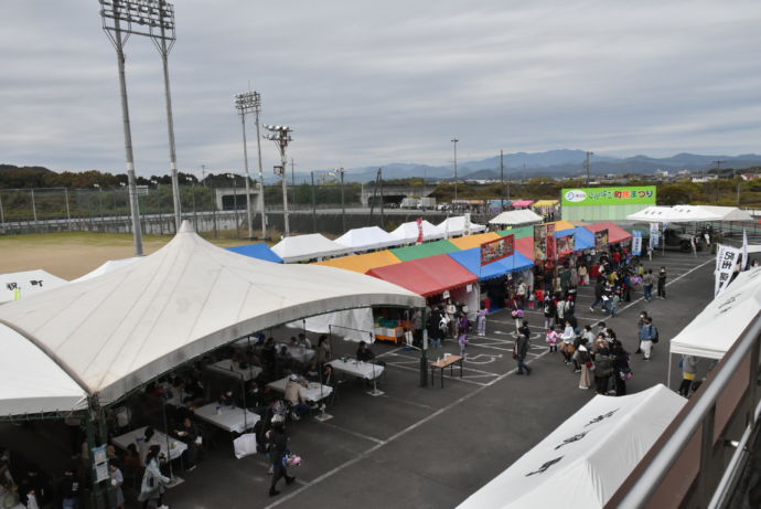 坂祝町で開催されているさかほぎ町民まつりの様子