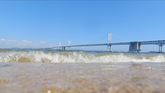 沙弥島ナカンダ浜から見た瀬戸大橋