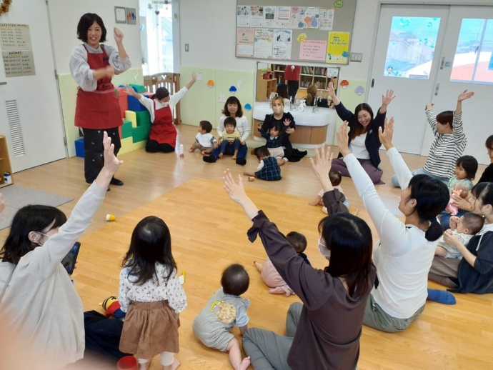 さかいで子育て支援センター「まろっ子ひろば」での様子