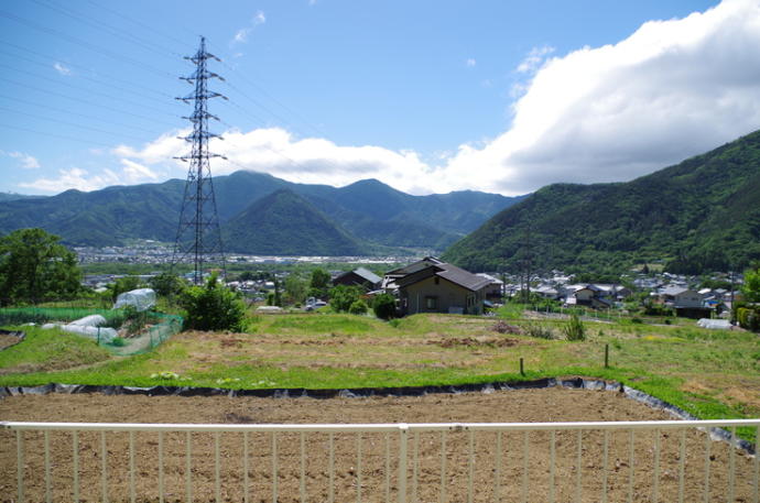 坂城町の「移住体験ハウス」からの景色