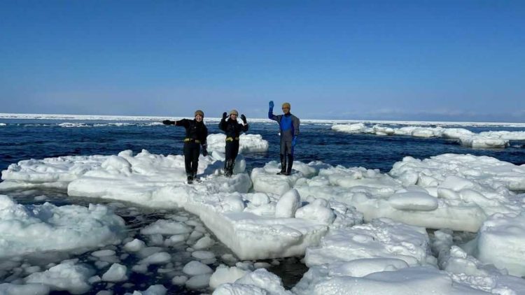 札幌観光バスのオンラインツアーでの流氷取材風景