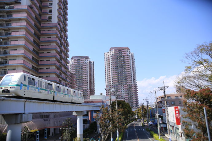 ユーカリが丘の高層マンションとモノレール