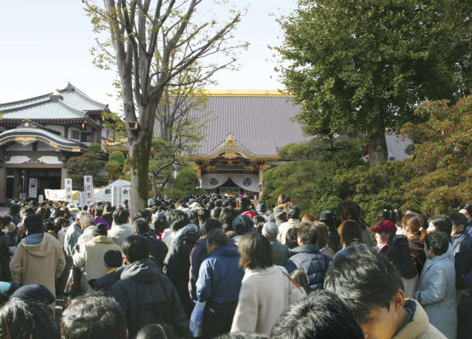 大勢の人でにぎわう佐野厄除け大師