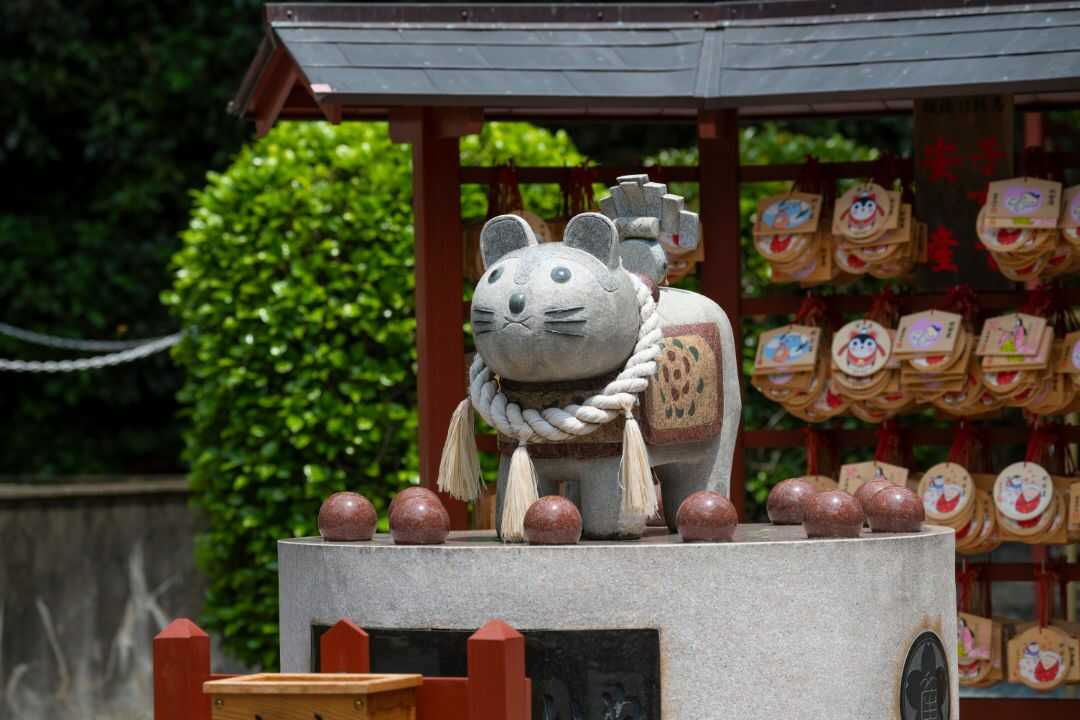 「産泰神社」敷地内の安産子育てお参りどころ『安産・子育て戌』