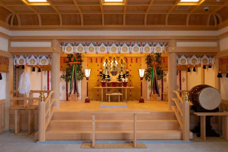 前橋市にある「産泰神社」祈祷殿・神殿