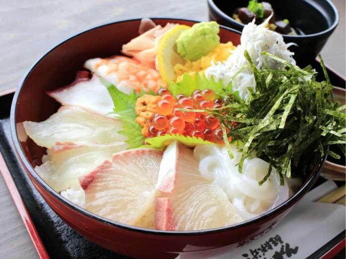 浜料理がんがんの海鮮丼の写真