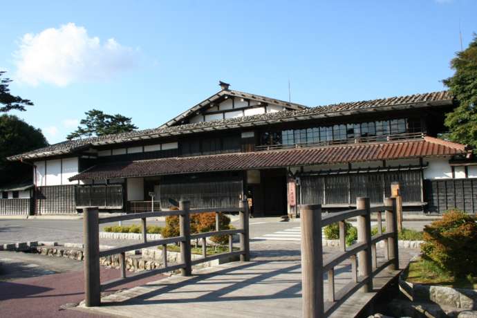 関川村にある渡邉邸の外観