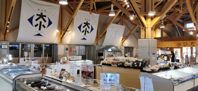 山口県長門市にある「道の駅センザキッチン」の魚売り場