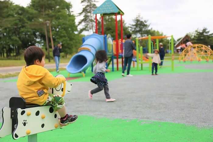 子ども連れの家族で賑わう「つくも水郷公園」