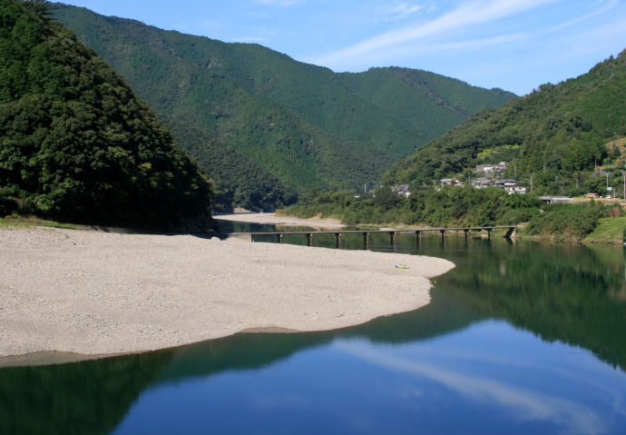 岩間沈下橋の風景