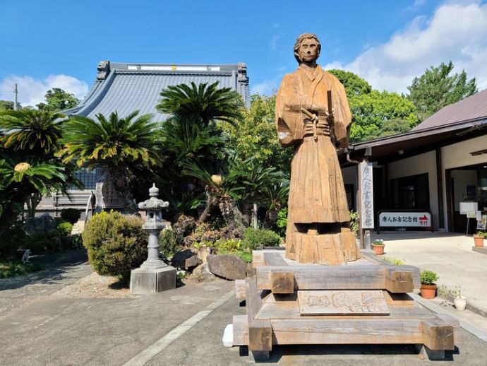 下田市にある宝福寺にある坂本龍馬の像