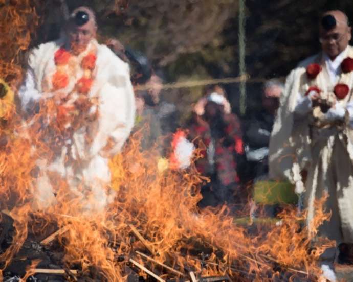 「信濃比叡 廣拯院」で2月に行われる「火渡り護摩（火生三昧）」の様子（その2）