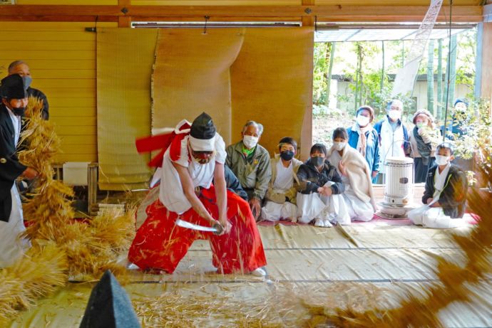 新富町で行われる新田神楽