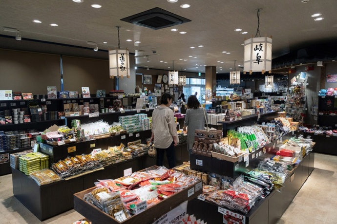 「道の駅 白川郷」のお土産店内部の様子