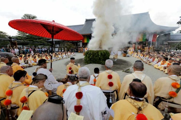 聖護院で催される採燈大護摩供